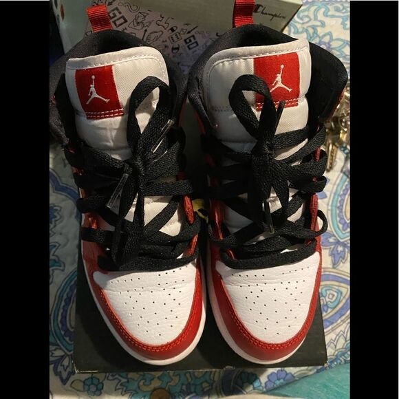Jordan 1MID - Picture 1 of 6